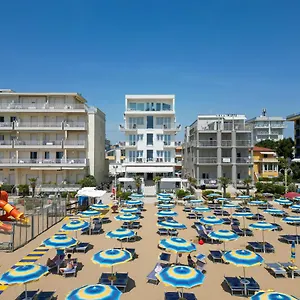 hotel-boston-lido-di-jesolo.hotelslidodijesolo.com/