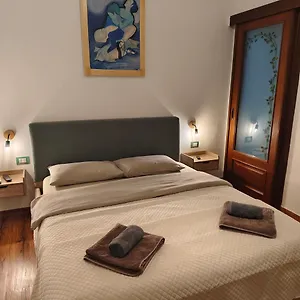  Apartment Casa Sedie Volanti Italy